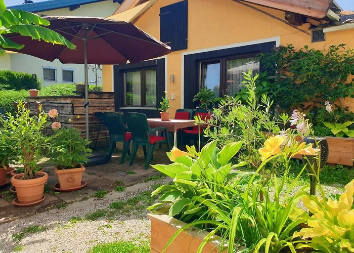 Casa Shania בית הארחה 3*