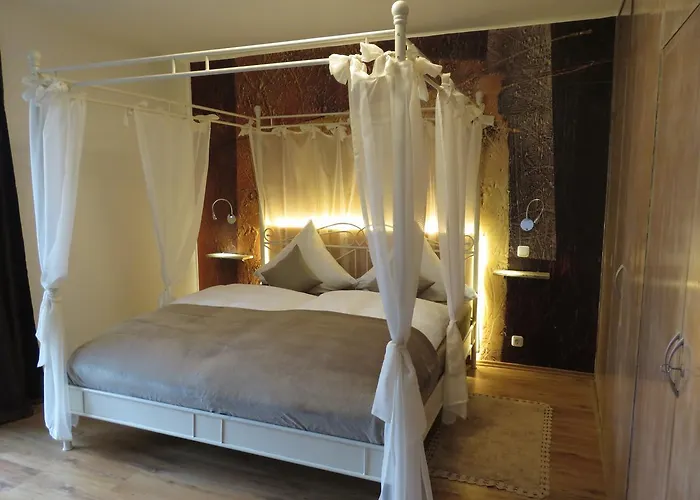 Casa Shania בית הארחה 3*